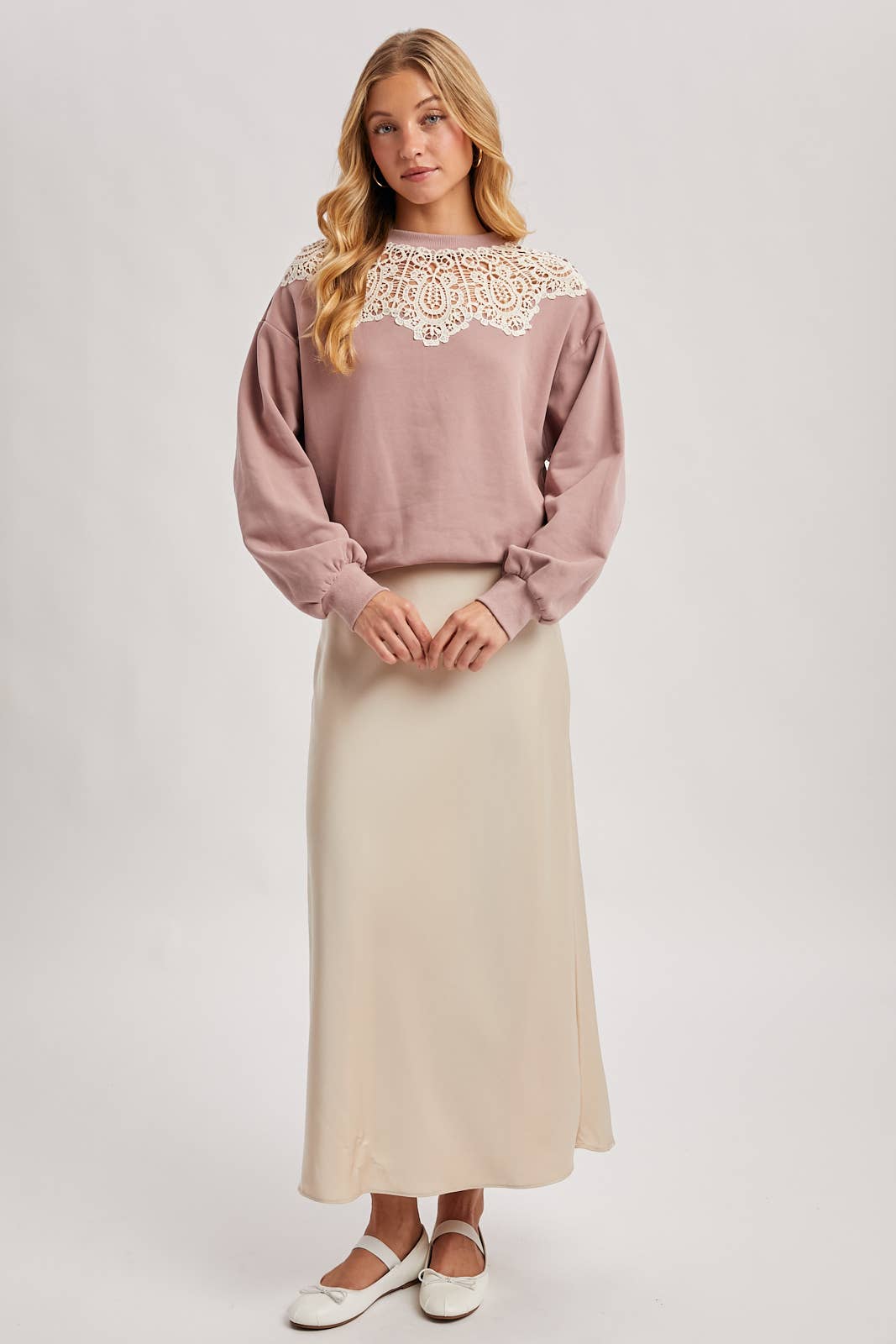 Amore in Rosa Crochet Sweatshirt